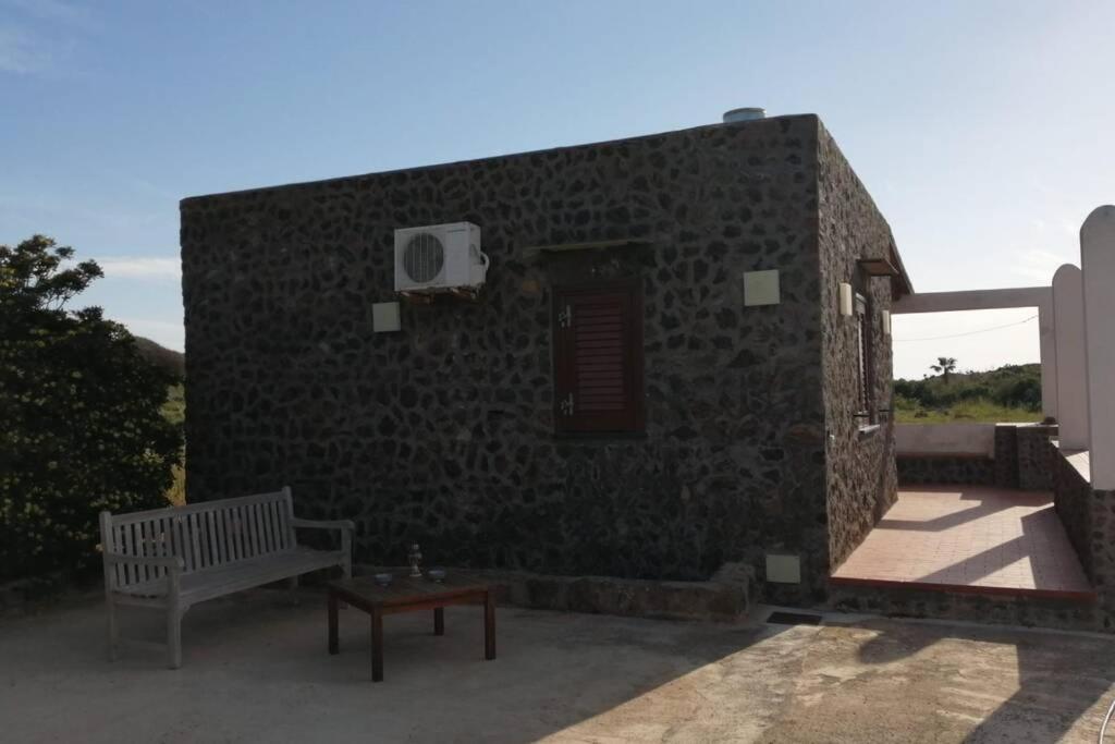 Open Space A Due Passi Dal Mare Isola di Ustica المظهر الخارجي الصورة
